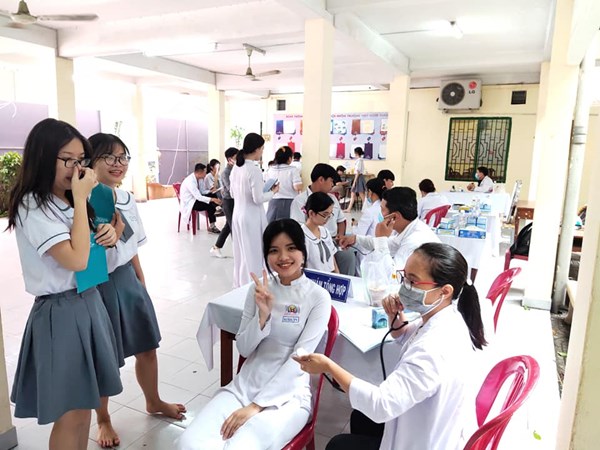 Khám sức khỏe cho học sinh - Năm học 2020-2021